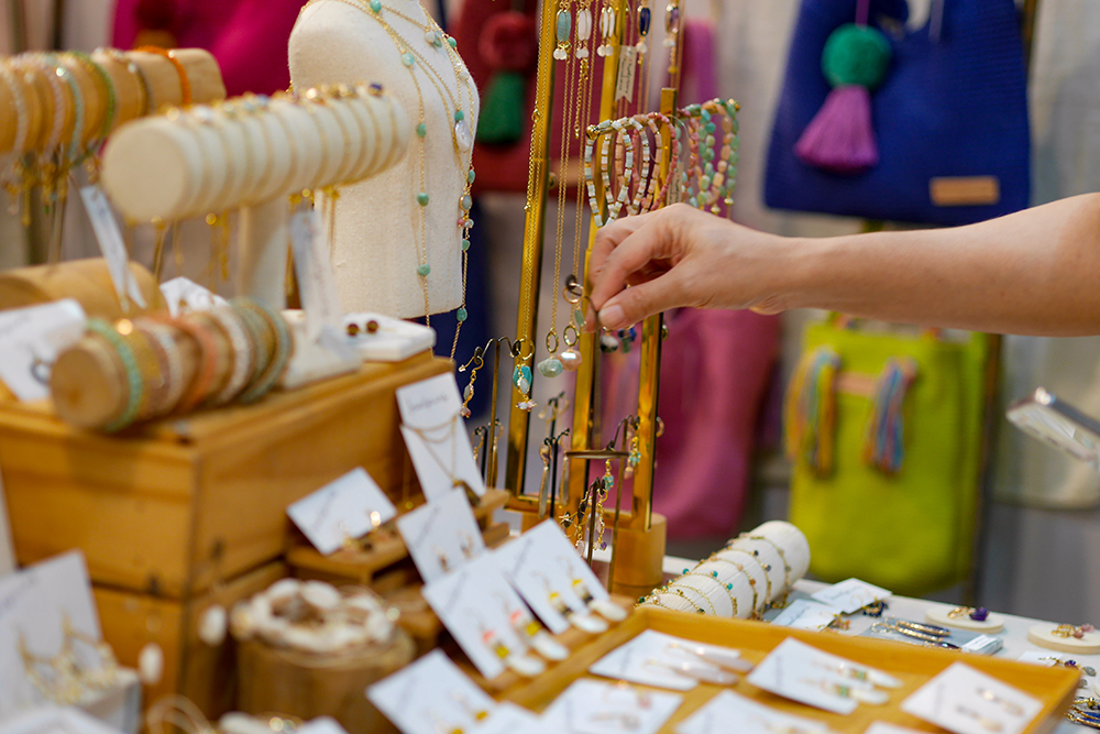 How to Support Local with Cheap Orlando Souvenirs